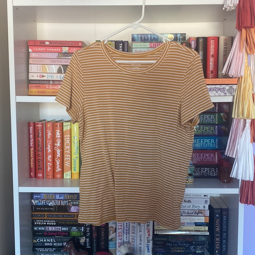 yellow striped american eagle crewneck tee